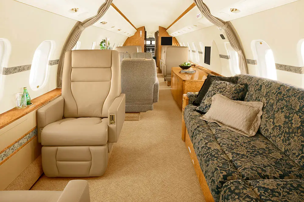Bombardier Global Express XRS N616DC operated by Solairus Aviation photo 3