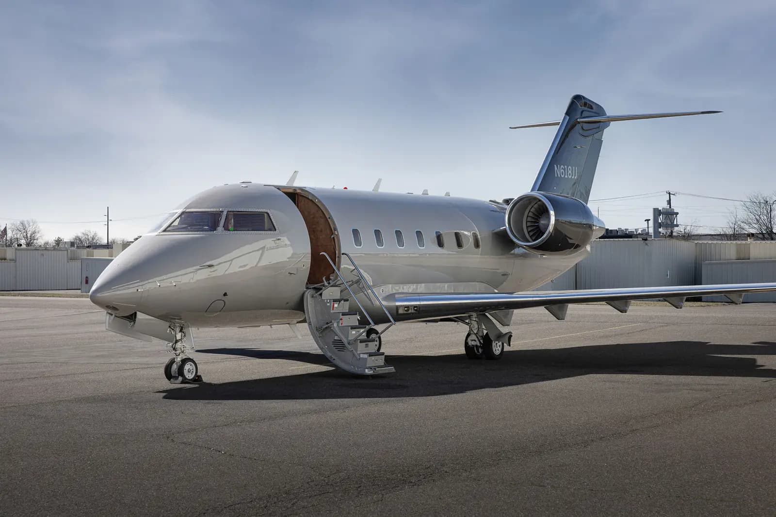 Bombardier Challenger 604 N618JJ operated by Talon Air, LLC photo 5