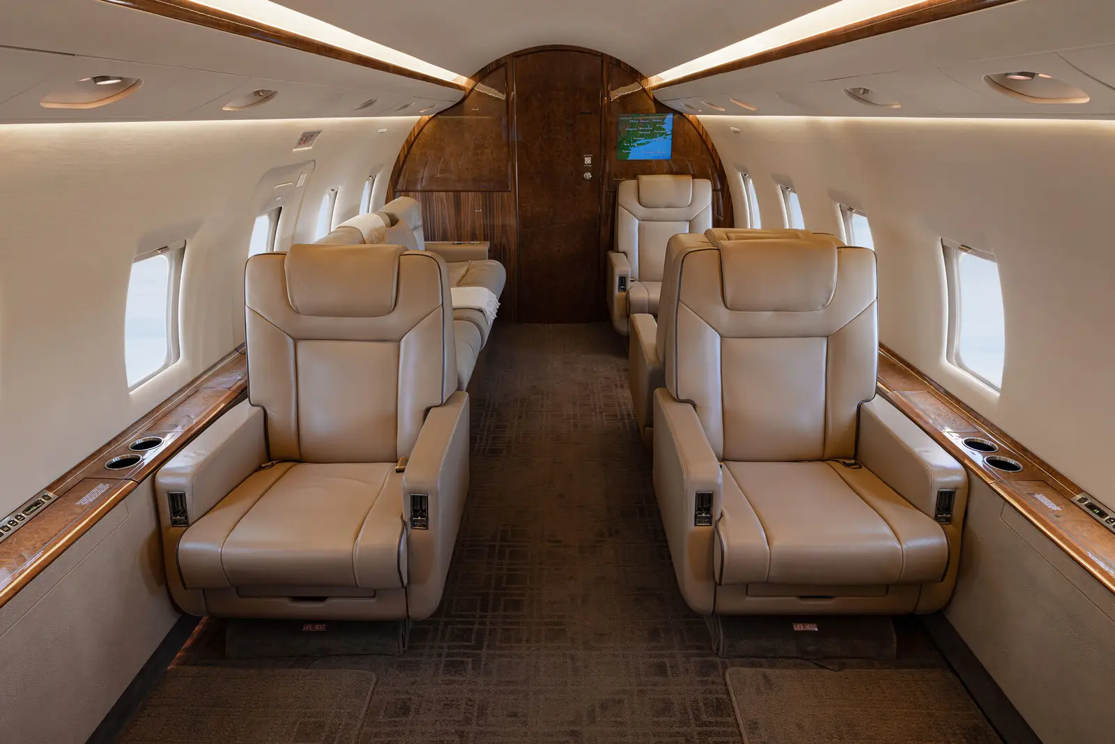 Bombardier Challenger 604 N618JJ operated by Talon Air, LLC photo 6
