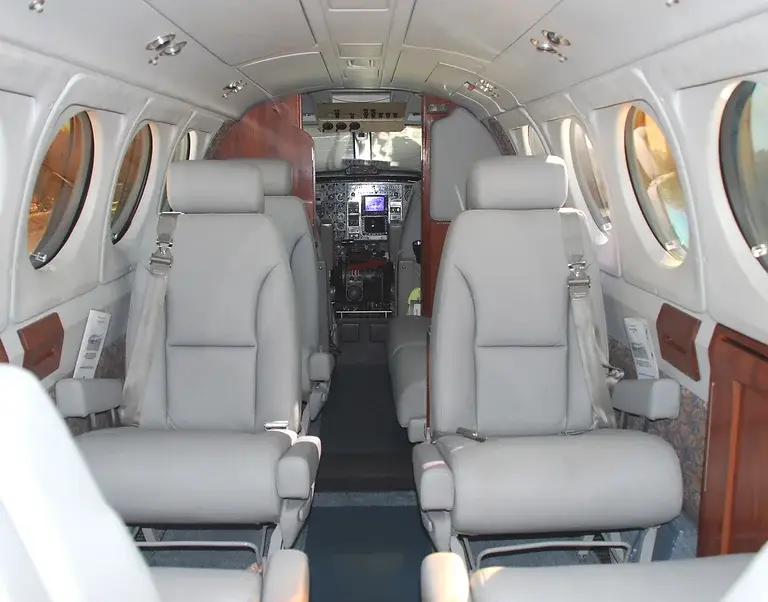 Beechcraft King Air B200 N61AP operated by Dreamline Aviation, LLC photo 2
