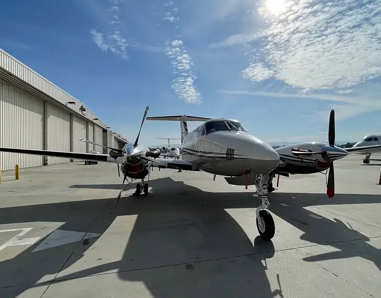 Beechcraft King Air B200 N61AP operated by Dreamline Aviation, LLC photo 4