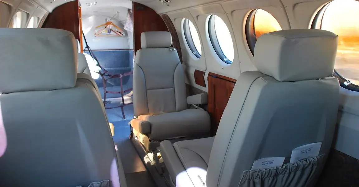 Beechcraft King Air B200 N61AP operated by Dreamline Aviation, LLC photo 5
