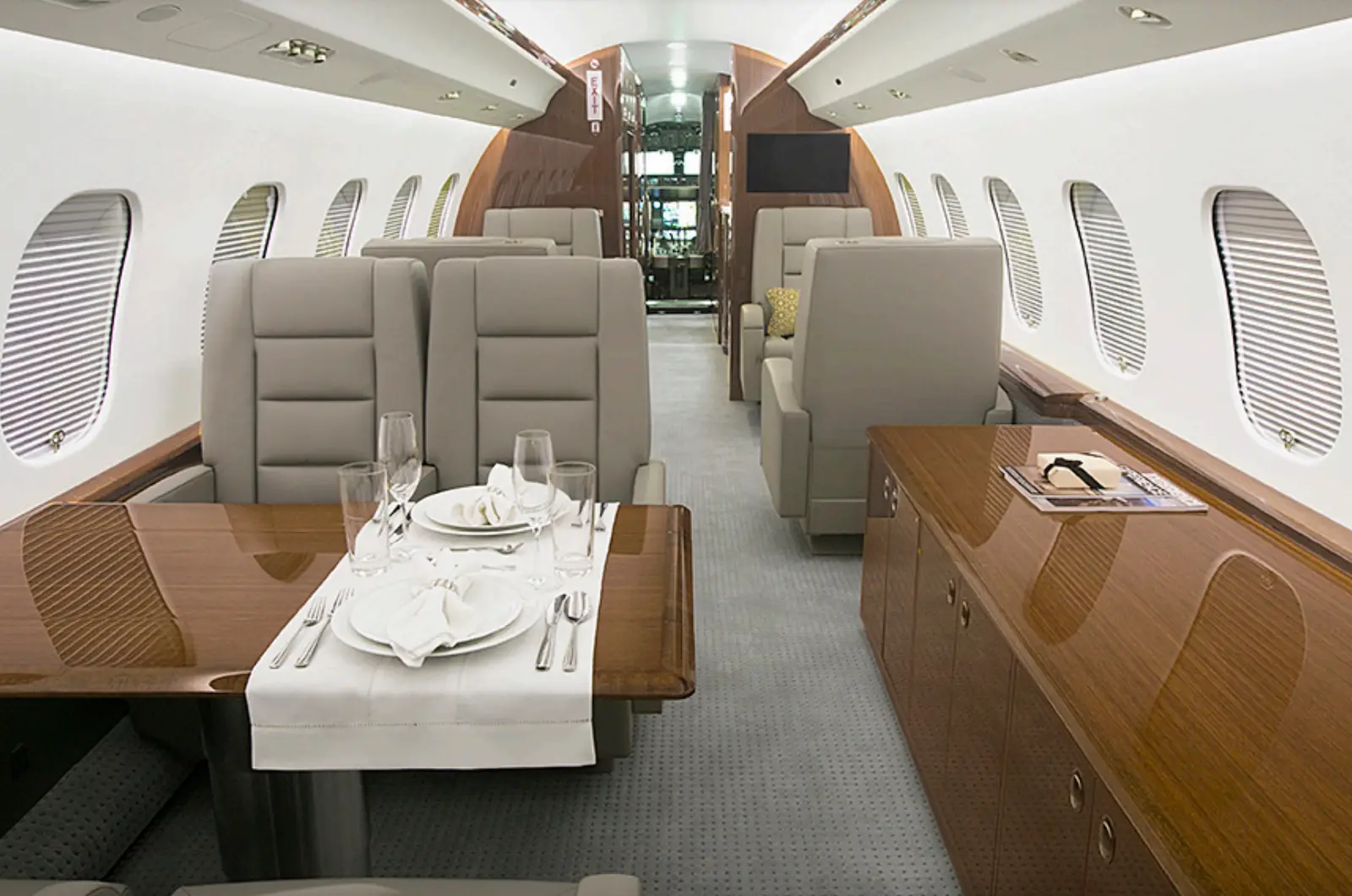 Bombardier Global 6000 N620SY operated by Clay Lacy Aviation, Inc. photo 2
