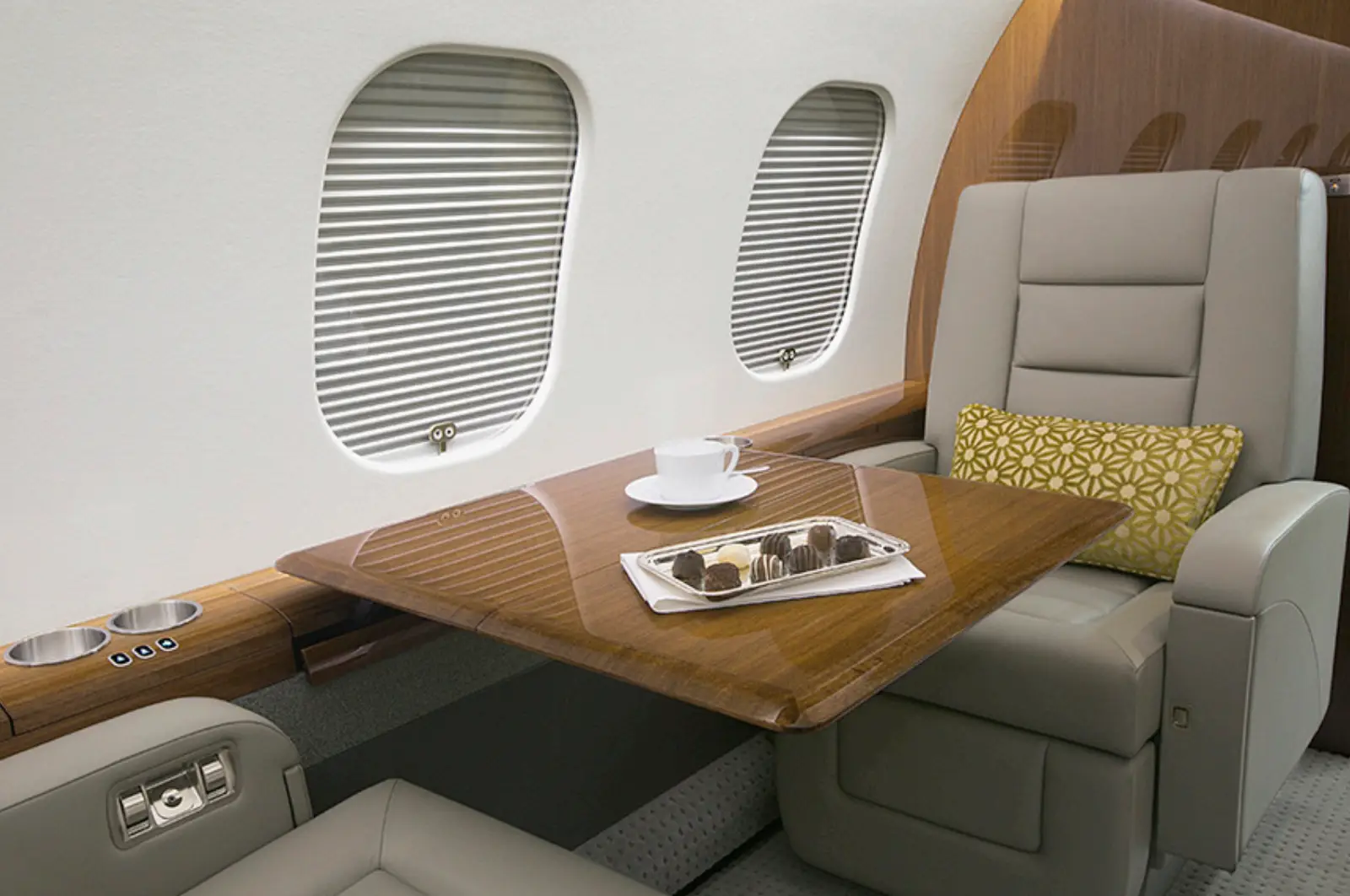 Bombardier Global 6000 N620SY operated by Clay Lacy Aviation, Inc. photo 5