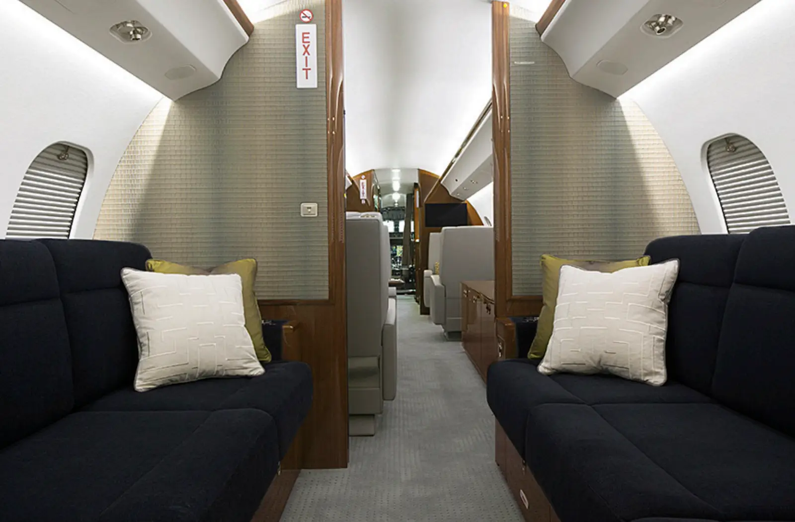 Bombardier Global 6000 N620SY operated by Clay Lacy Aviation, Inc. photo 6