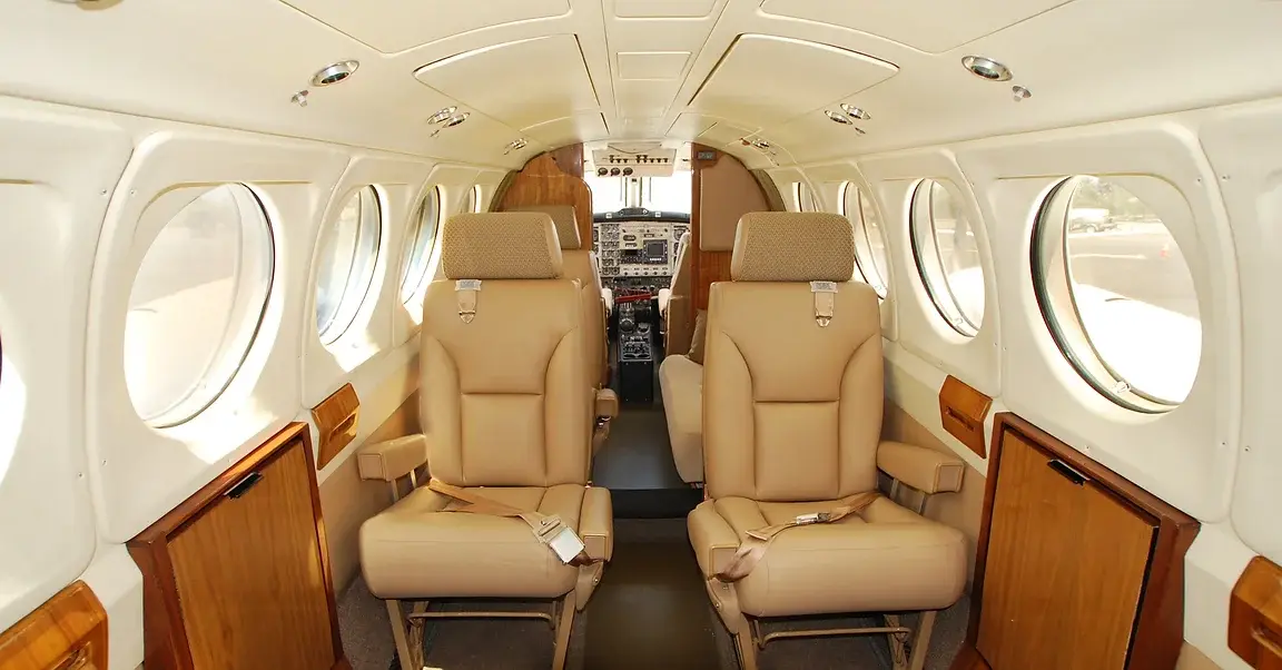 Beechcraft King Air 200 N622KM operated by Dreamline Aviation, LLC photo 5