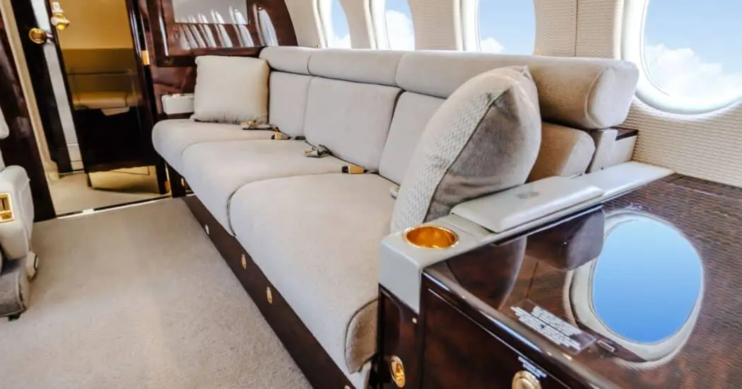 Dassault Falcon 2000EX N623RM operated by Business Jet Services photo 3