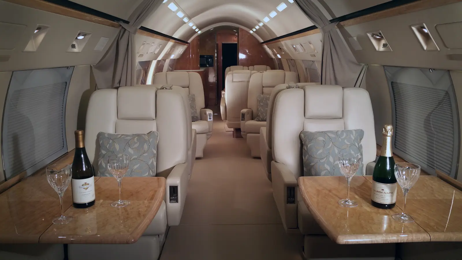 Gulfstream IV-SP N624GJ operated by Alerion Aviation photo 2
