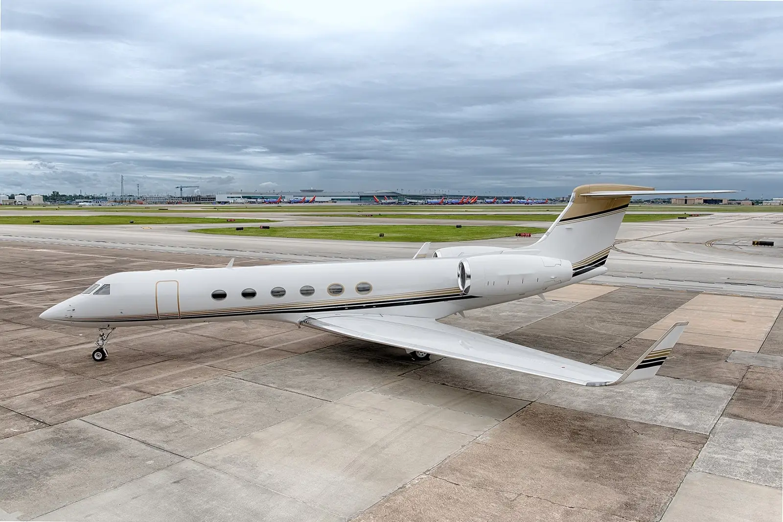 Gulfstream V N625GN operated by Wing Aviation Charter Services, LLC photo 4