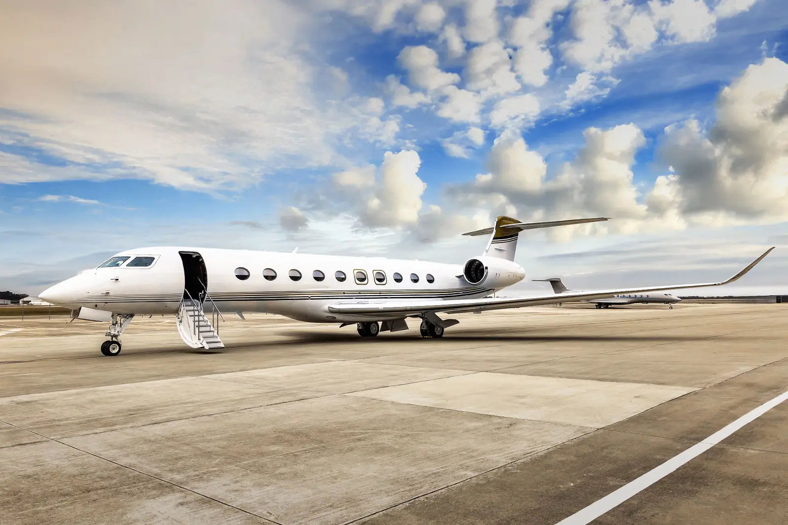 Gulfstream G700 N625TF operated by Wing Aviation Charter Services LLC photo 4