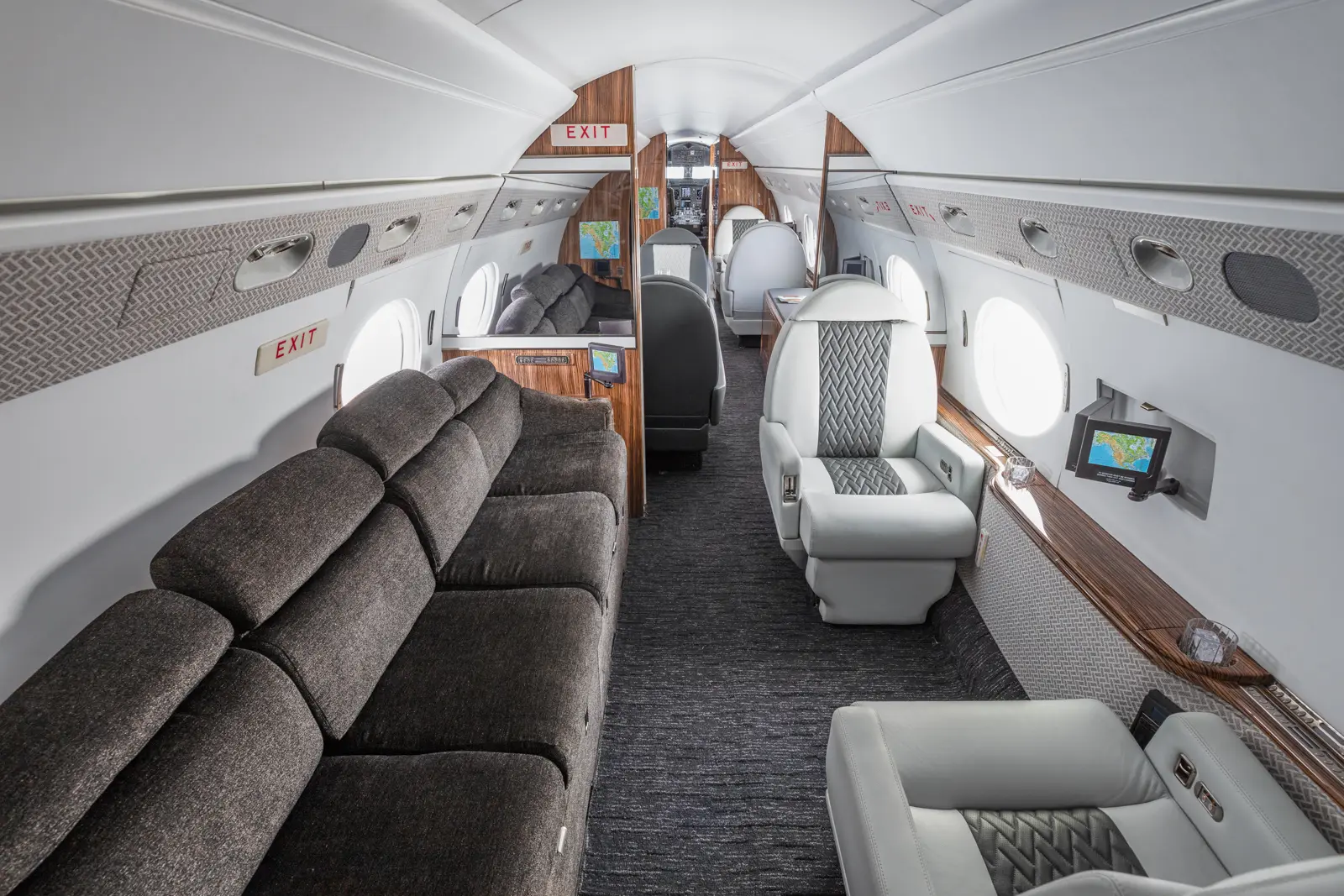 Gulfstream V N62FF operated by Prime Jet, LLC, KPIE photo 3