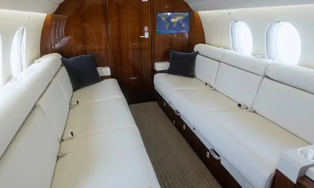 Dassault Falcon 7X N630TS operated by Solairus Aviation photo 3