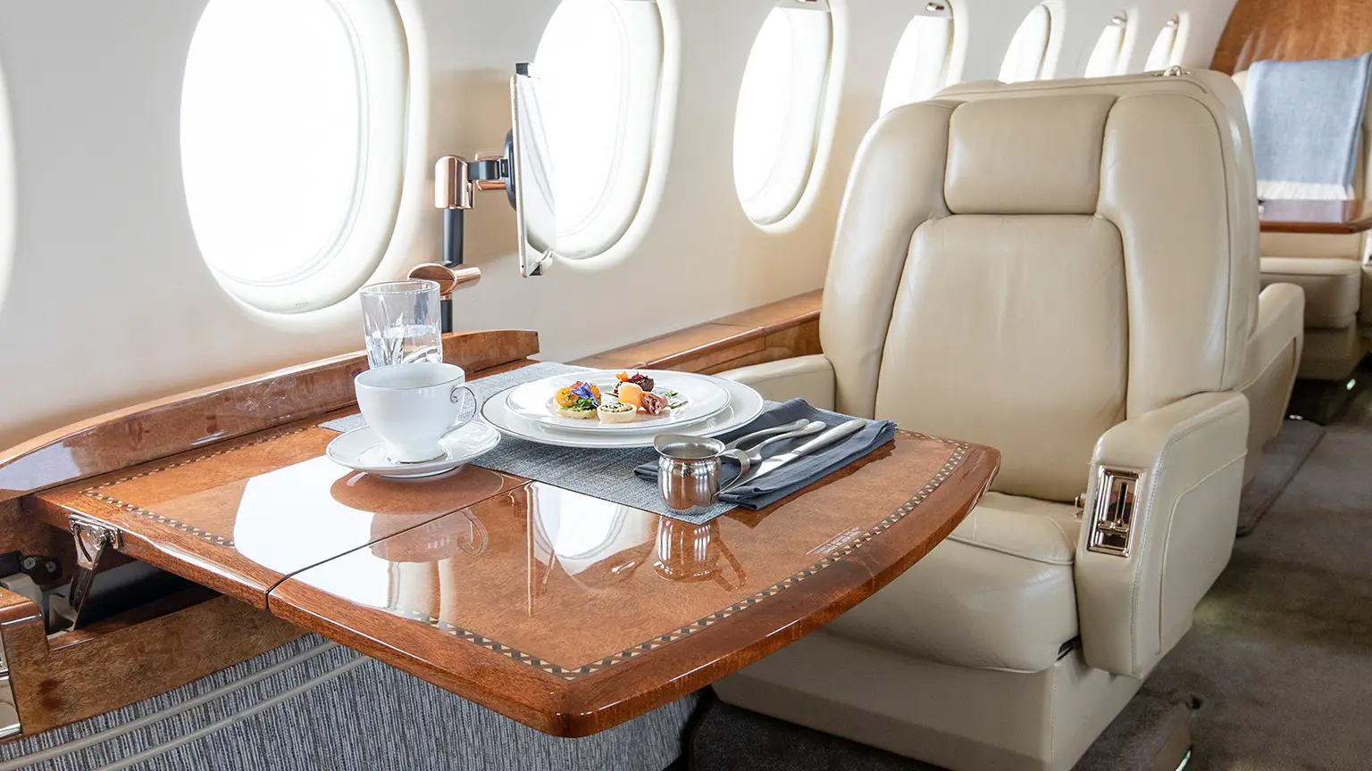 Dassault Falcon 2000 N630VC operated by Rennia Aviation, LLC photo 5