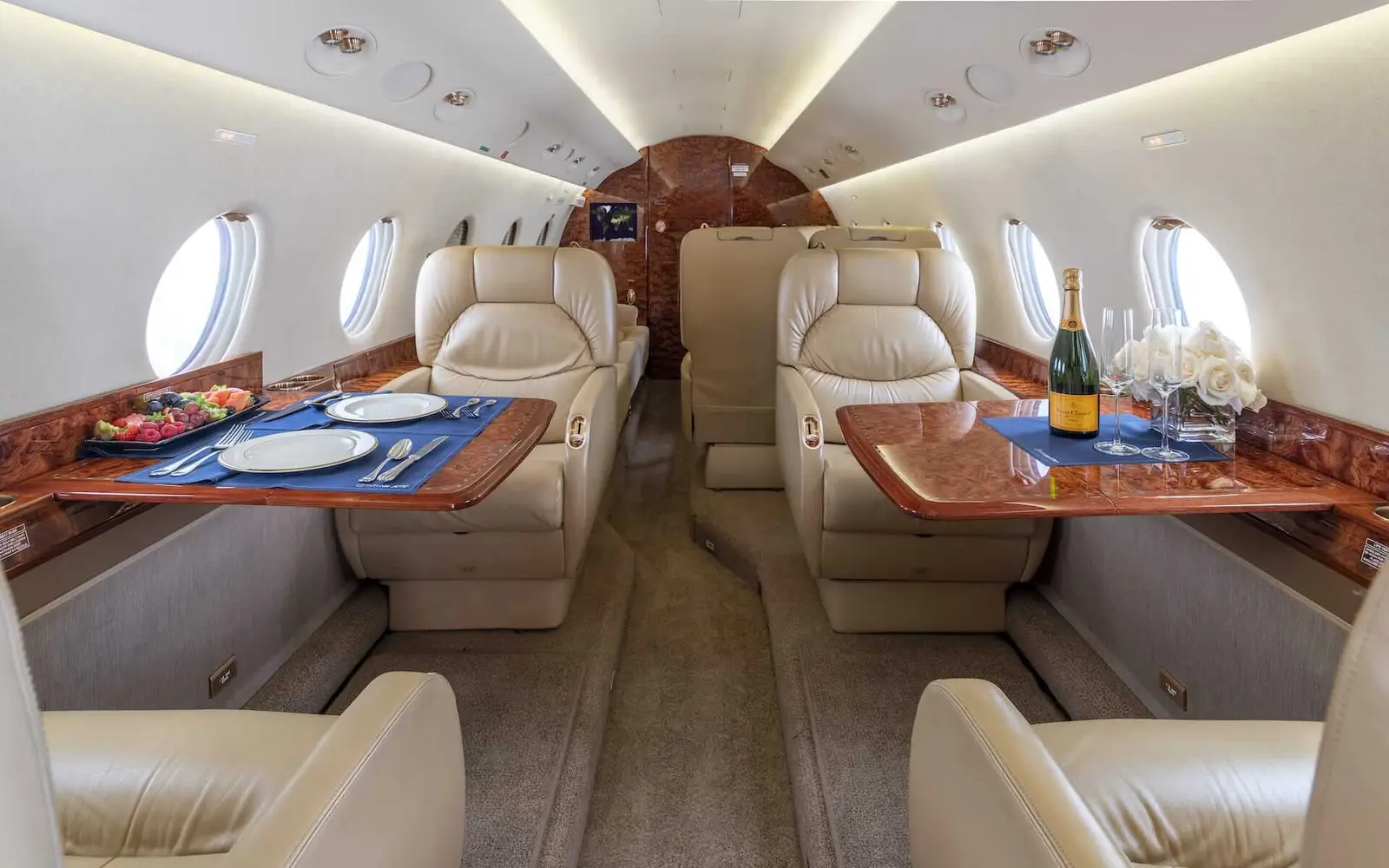 Gulfstream G200 N636SY operated by Sun Air Jets photo 2