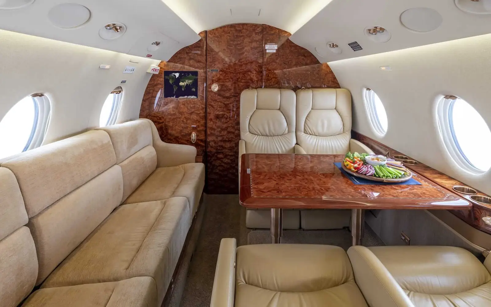 Gulfstream G200 N636SY operated by Sun Air Jets photo 3