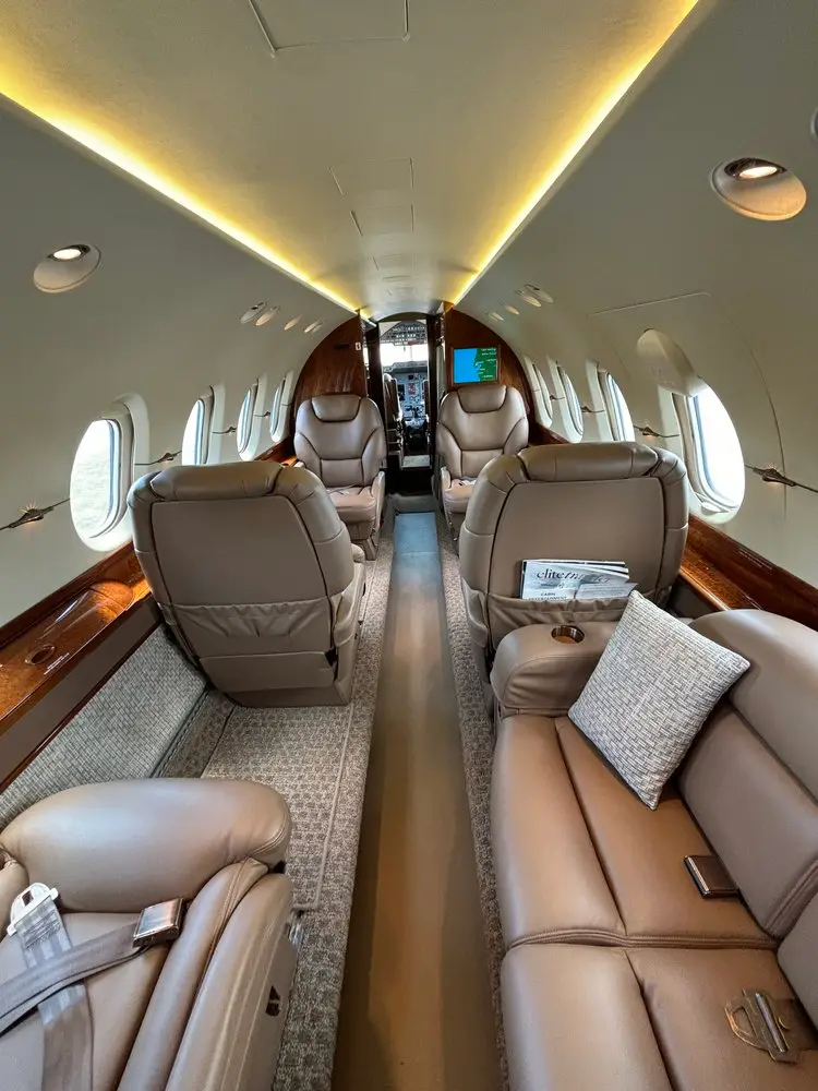 Beechcraft Hawker 800XP N63YM operated by Elite Air, Inc., KTPA photo 3