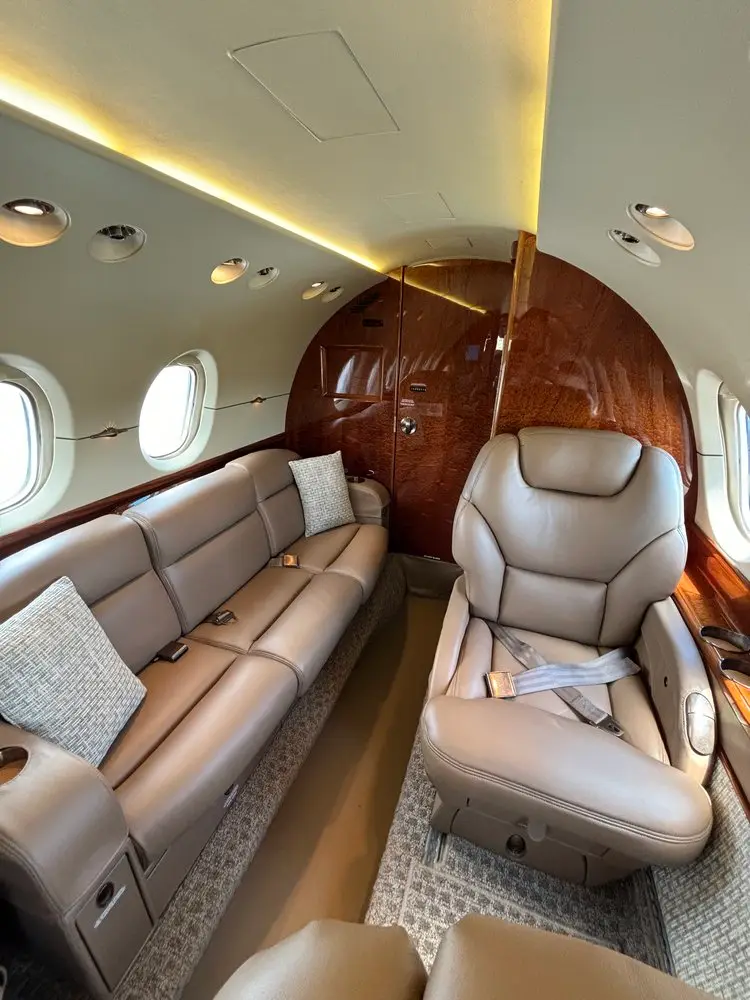 Beechcraft Hawker 800XP N63YM operated by Elite Air, Inc., KTPA photo 6