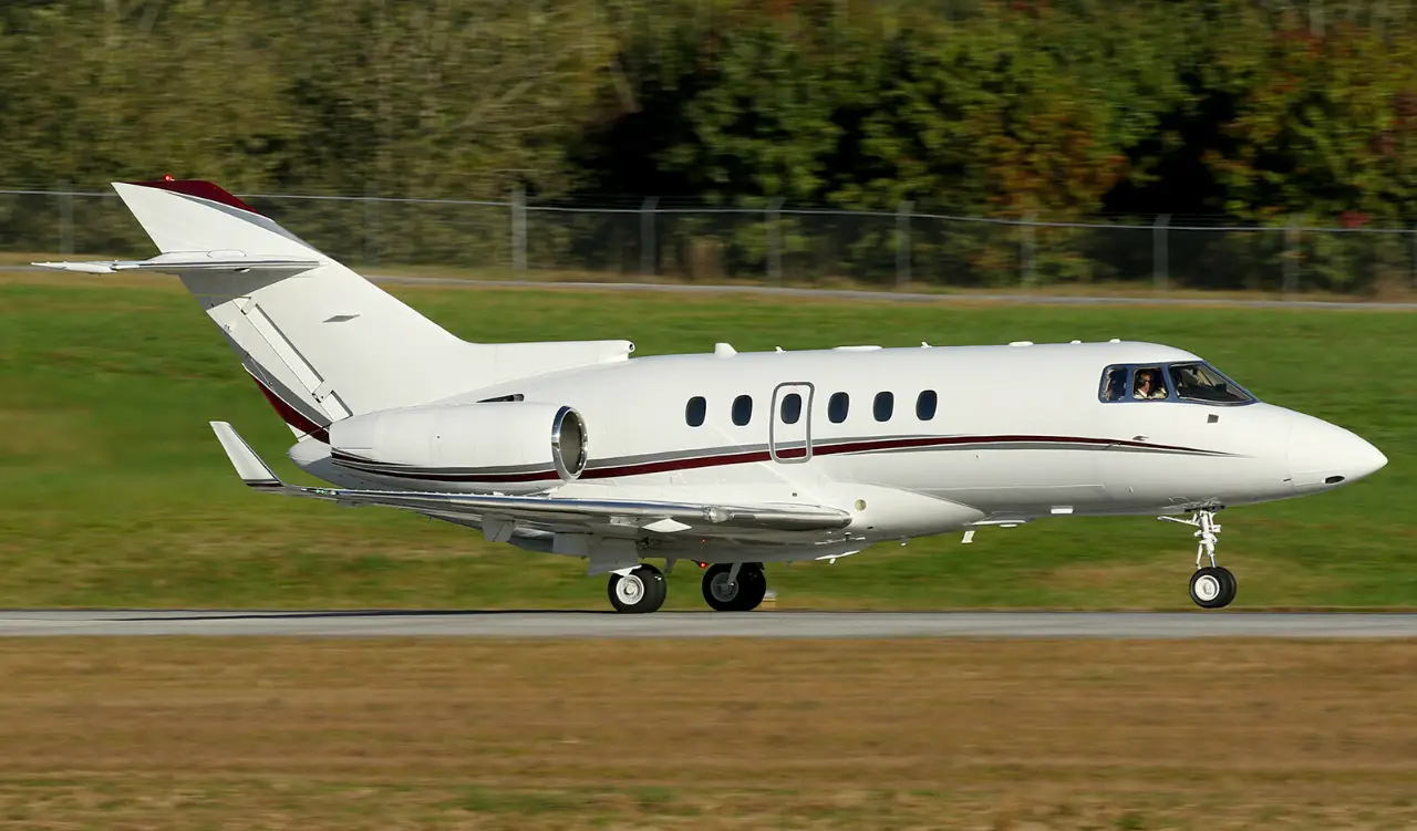 Beechcraft Hawker 850XP N641RP operated by Sky Quest, LLC photo 2