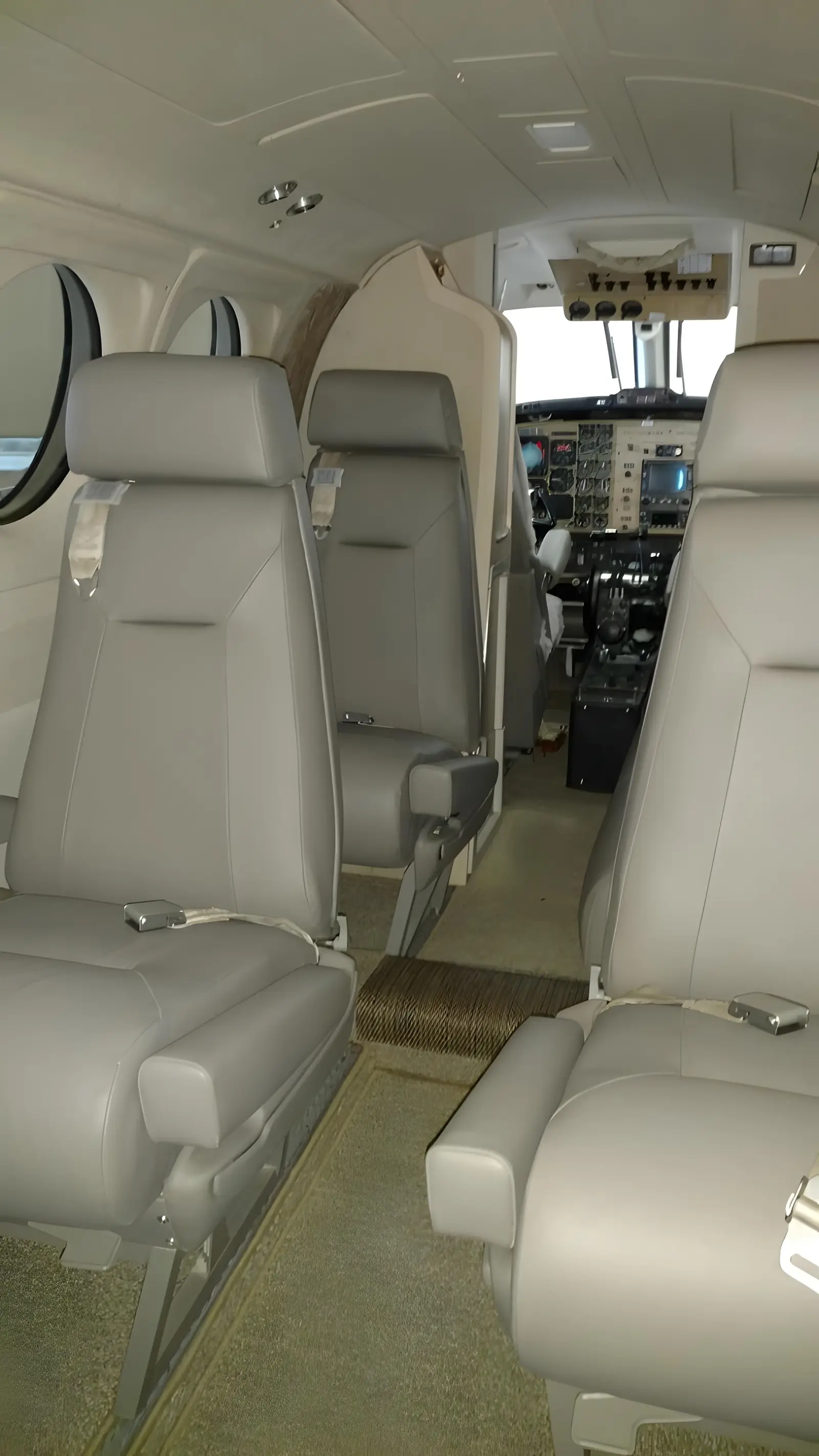 Beechcraft King Air 200 N646DR operated by Wilderness Aircraft photo 3