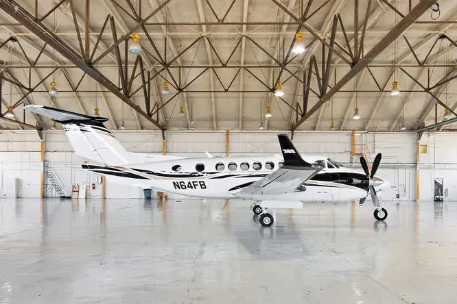 Beechcraft King Air 360 N64FB operated by Axis Jet, exterior