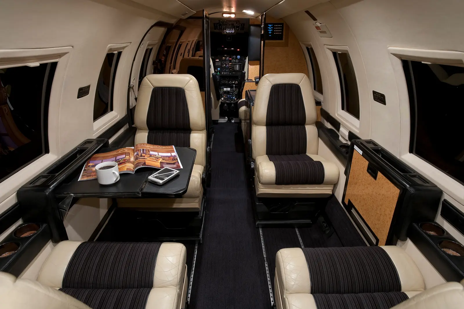 Beechcraft Beechjet 400 N64VM operated by Pinnacle Air Charter LLC photo 4