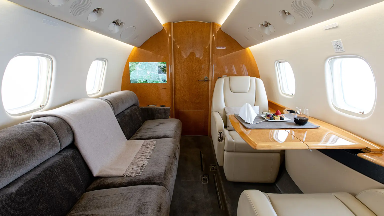 Embraer Legacy 650 N650TB operated by Western Air Charter, Inc photo 4