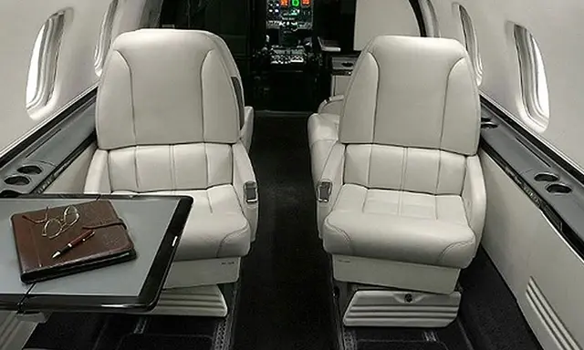 Bombardier Learjet 60 N654AN operated by Dreamline Aviation, LLC photo 2