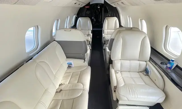 Bombardier Learjet 60 N654AN operated by Dreamline Aviation, LLC photo 3