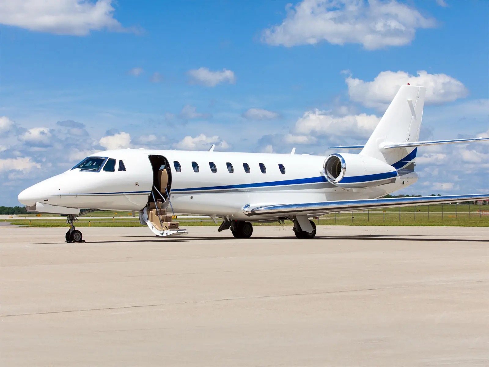 Cessna Citation II N655MM operated by Triton Air LLC photo 4