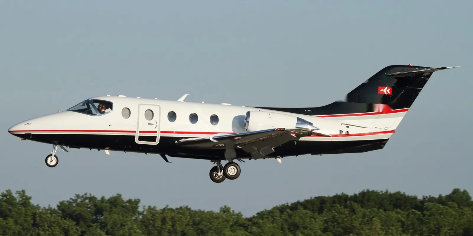 Beechcraft Beechjet 400A N65SQ operated by Sky Quest, LLC, KCLE photo 3