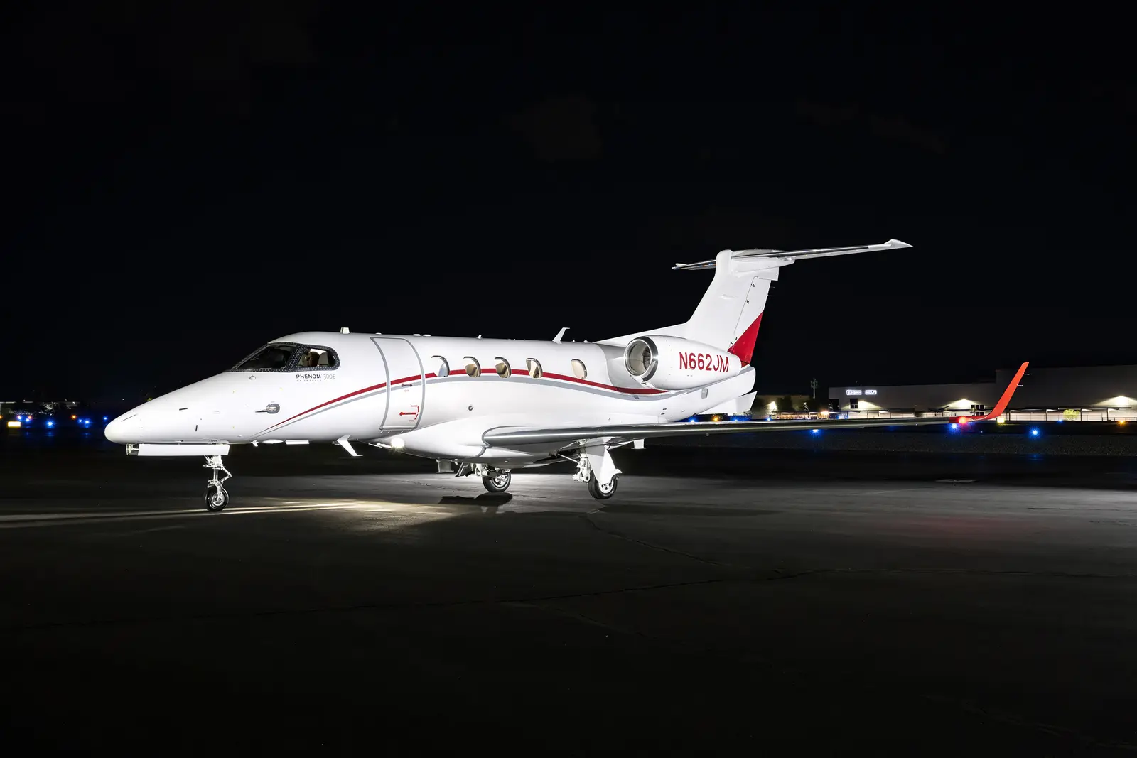 Embraer Phenom 300E N662JM