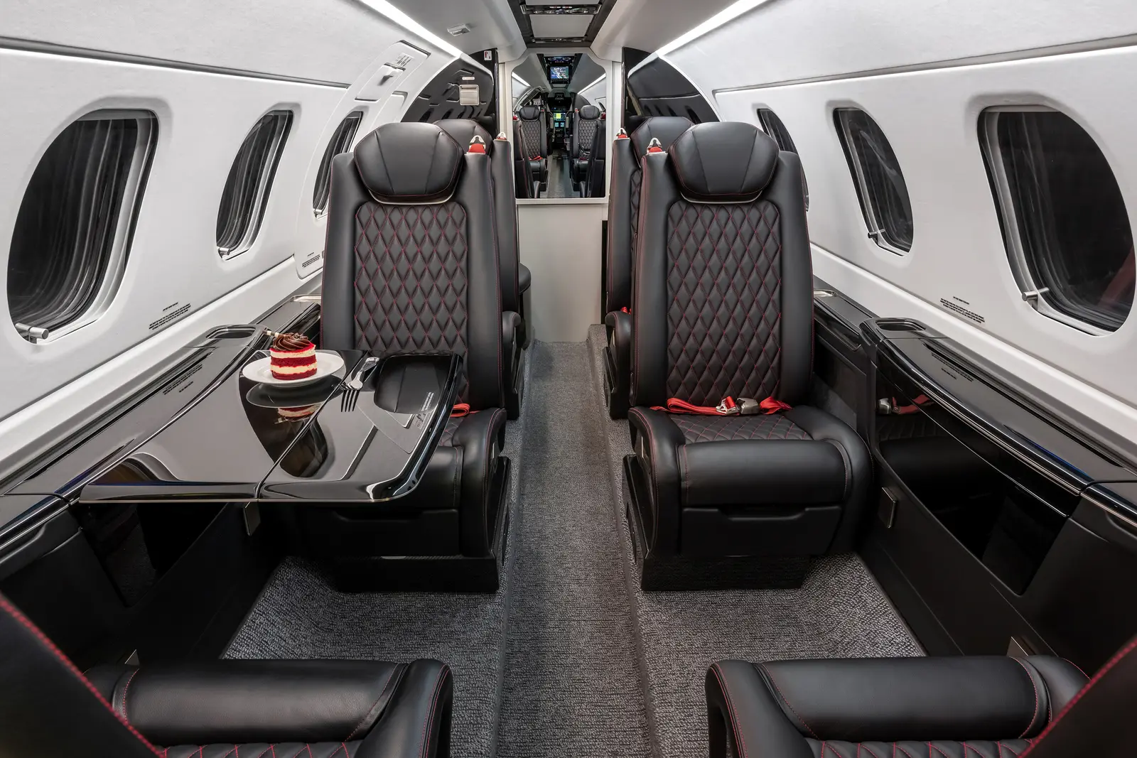 Embraer Phenom 300E N662JM operated by Pinnacle Aviation photo 2