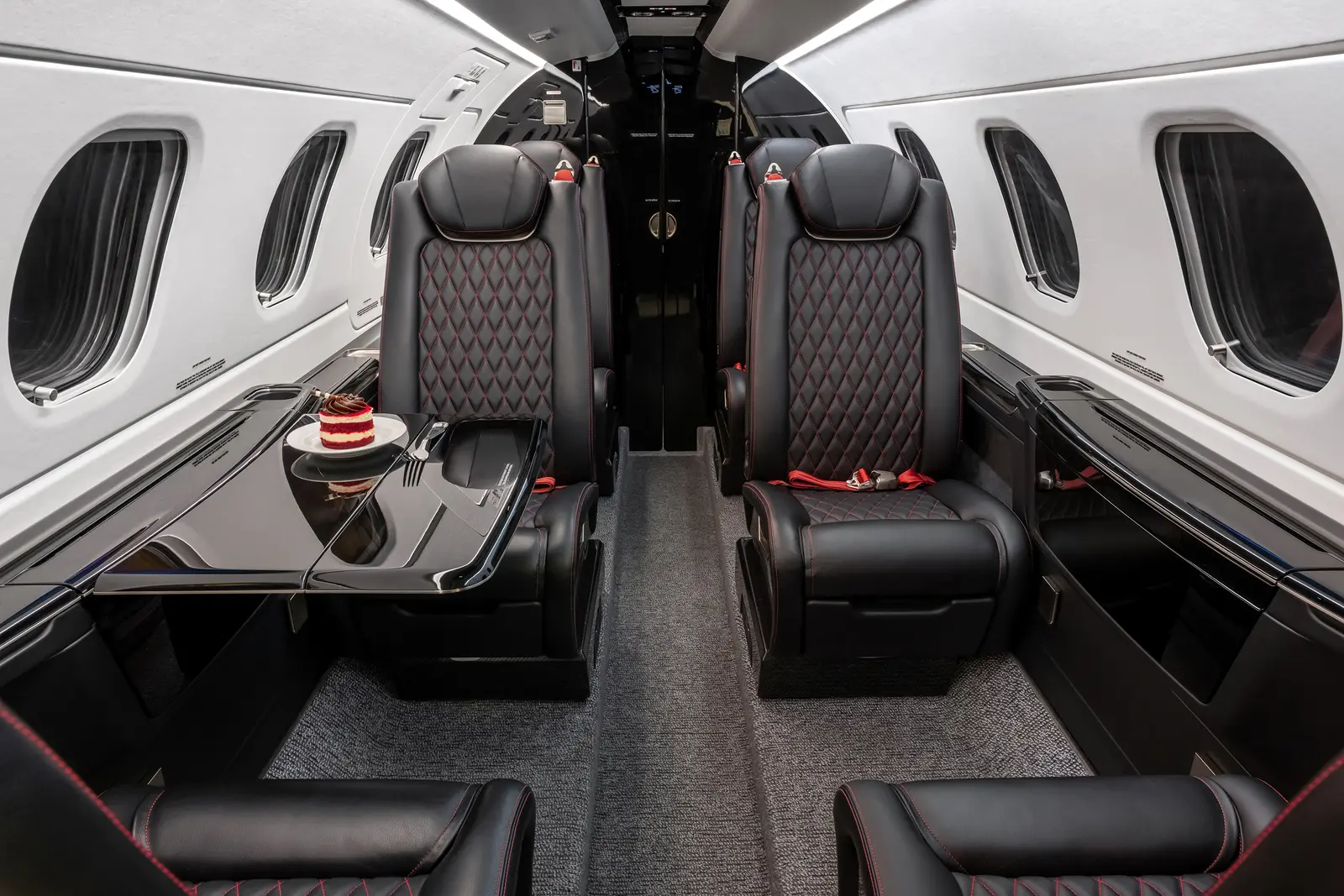 Embraer Phenom 300E N662JM operated by Pinnacle Aviation photo 4