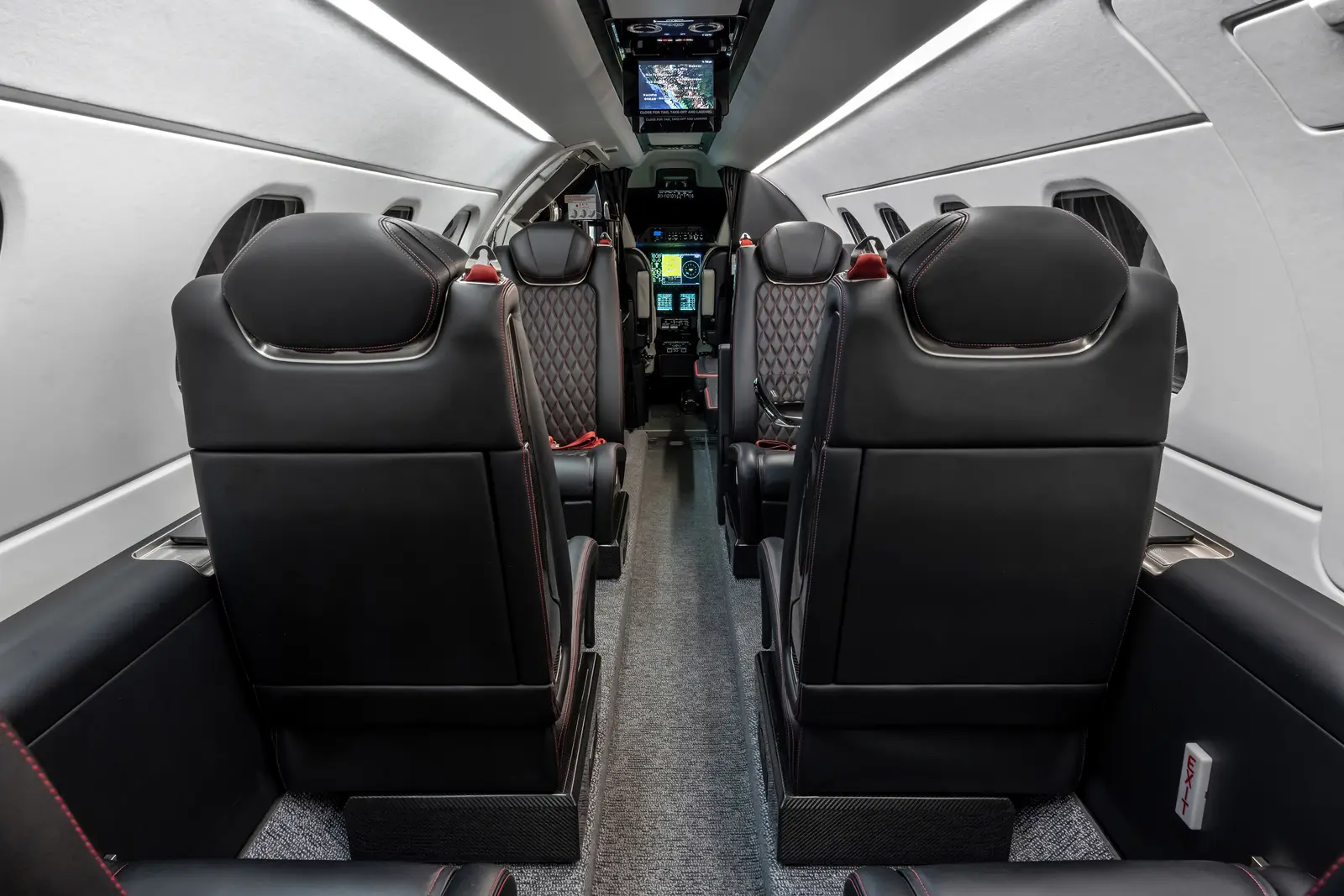 Embraer Phenom 300E N662JM operated by Pinnacle Aviation photo 5