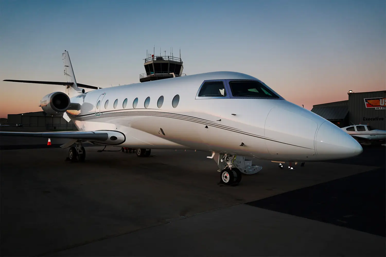 Gulfstream G200 N663SB operated by Jet Linx Aviation, LLC photo 4