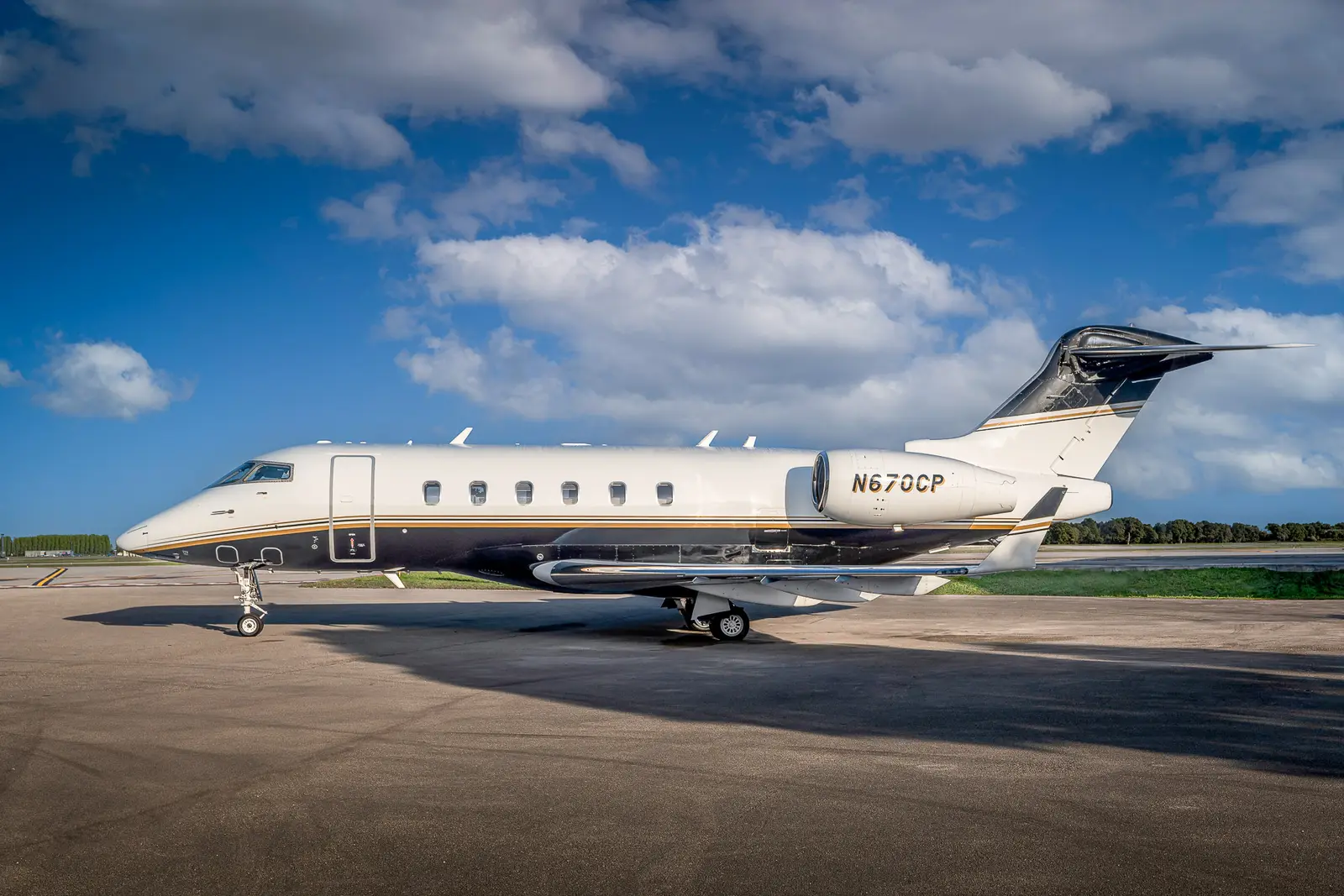 Bombardier Challenger 300 N670CP operated by Jet Aviation, exterior