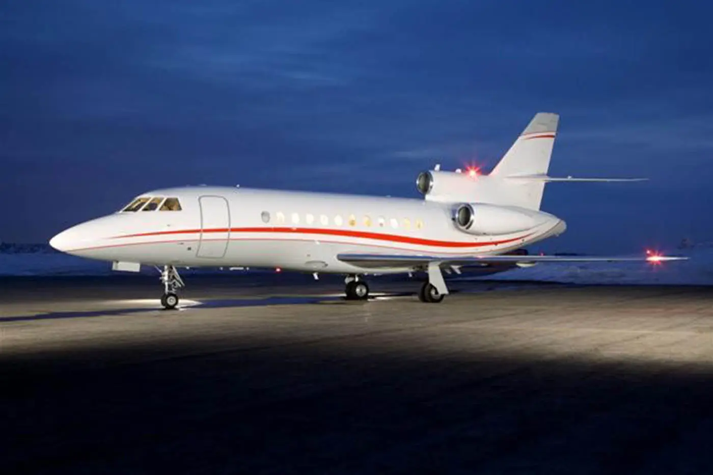 Dassault Falcon 900B N670JD operated by Chicago Jet Group, KARR, exterior