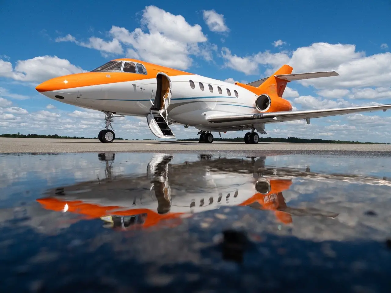 Beechcraft Hawker 800XP N676GH operated by FlyUSA photo 2