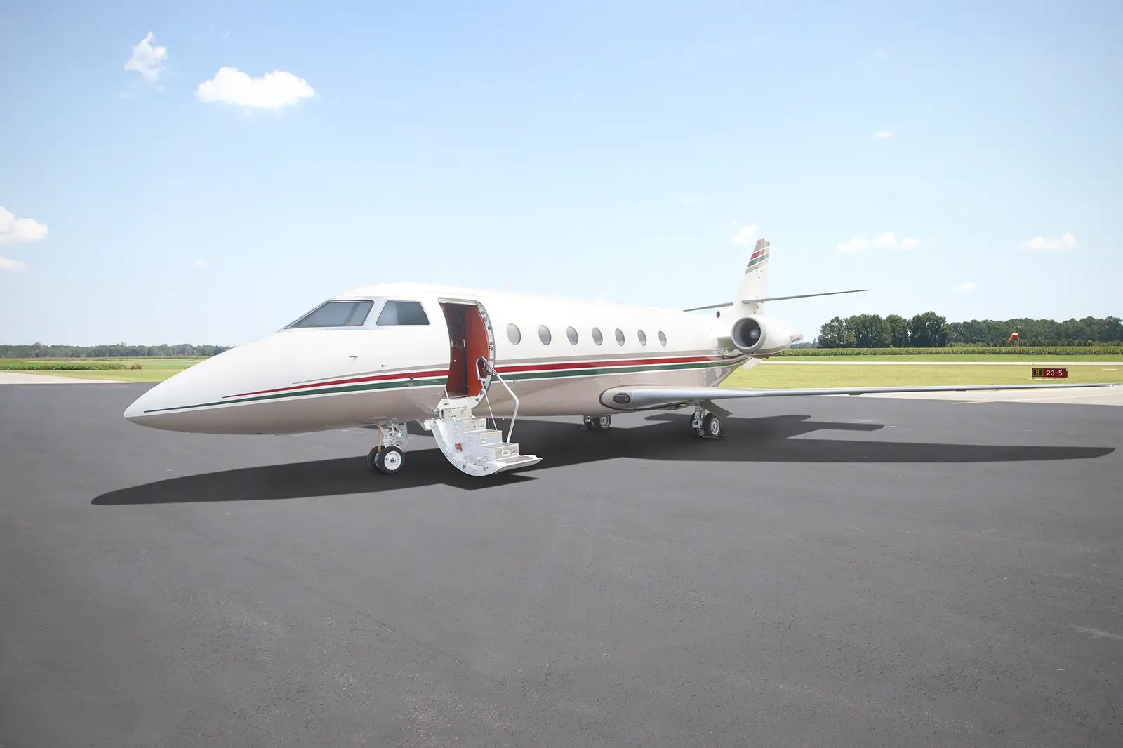Gulfstream G200 N679MM operated by Executive Aviation, exterior