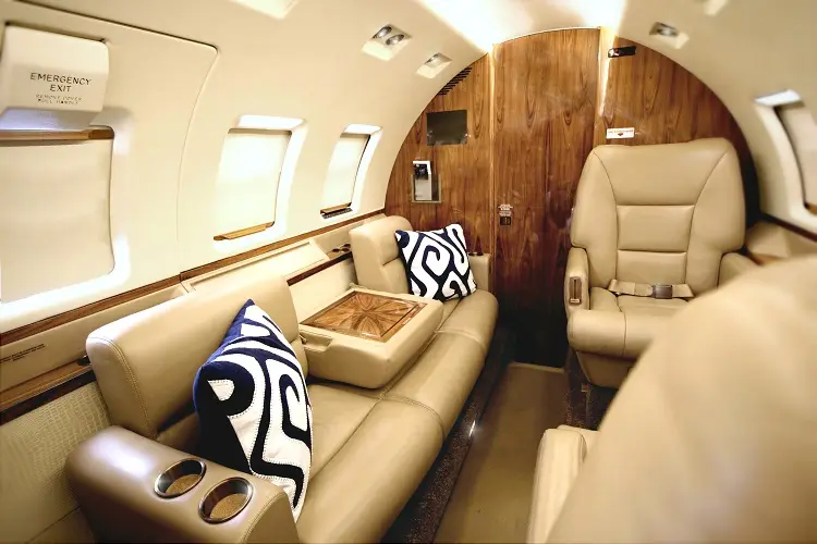 Beechcraft Hawker 1000 N67WE operated by Club Jet Charter, LLC photo 2