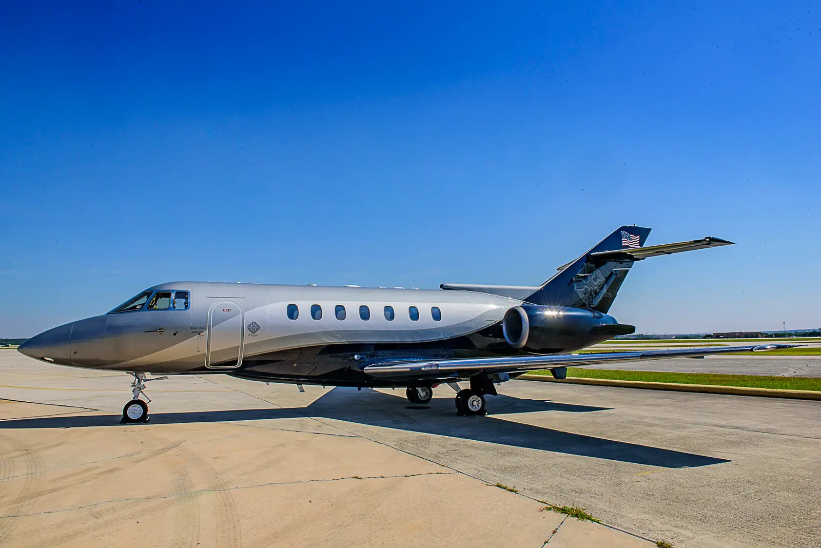 Beechcraft Hawker 1000 N67WE operated by Club Jet Charter, LLC photo 4