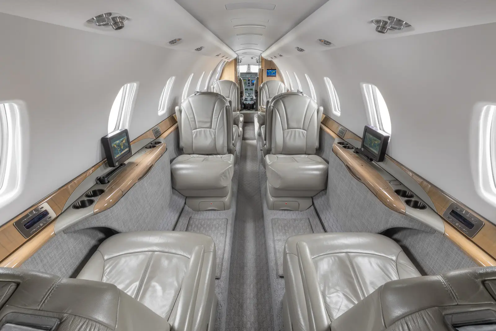 Cessna Citation Sovereign N680G operated by STAJets, KSNA photo 2