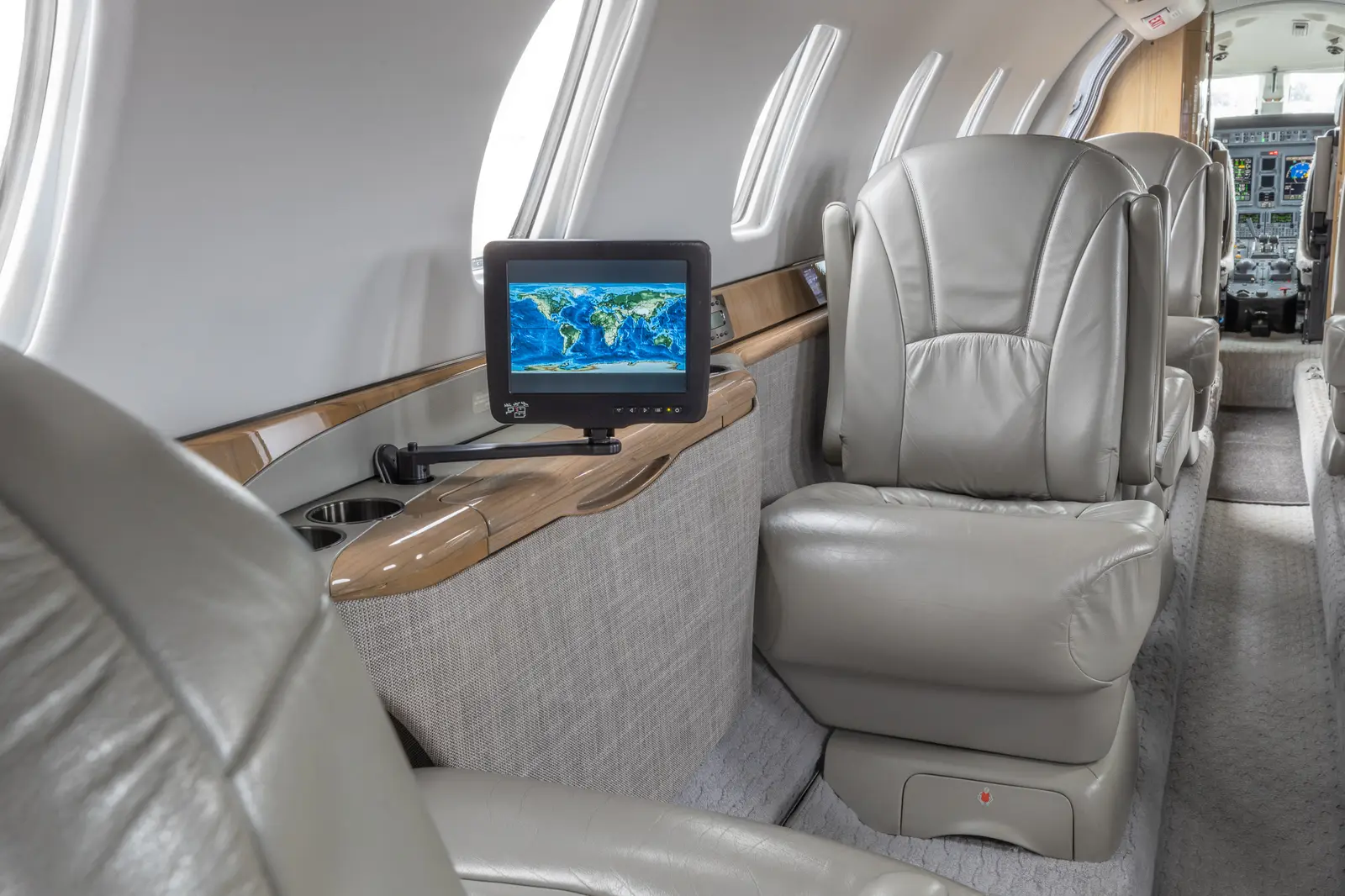Cessna Citation Sovereign N680G operated by STAJets, KSNA photo 4
