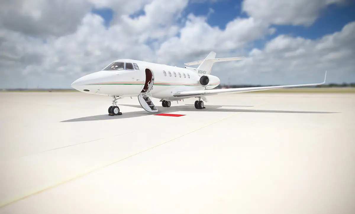Beechcraft Hawker 800XP N684DK operated by BellAir LLC, exterior