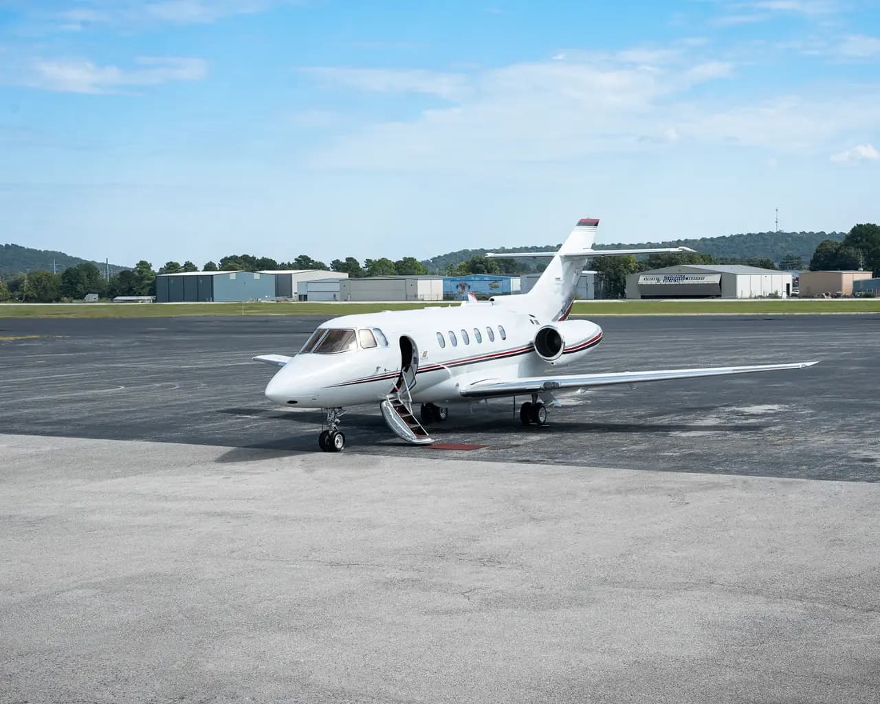 Beechcraft Hawker 800XP N686TX operated by Executive Aviation Services photo 5