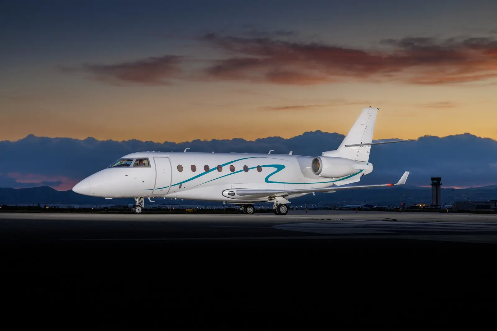 Gulfstream G200 N688HL operated by Mach One Air Charters, Inc., KCNO photo 5