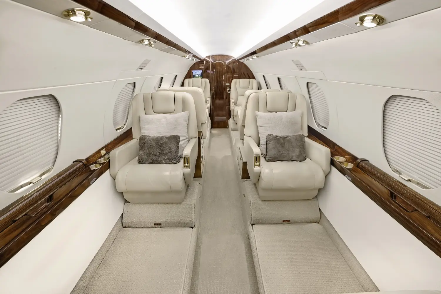 Dassault Falcon 20 N68UP operated by Royal Air Freight, Inc, KPTK photo 2
