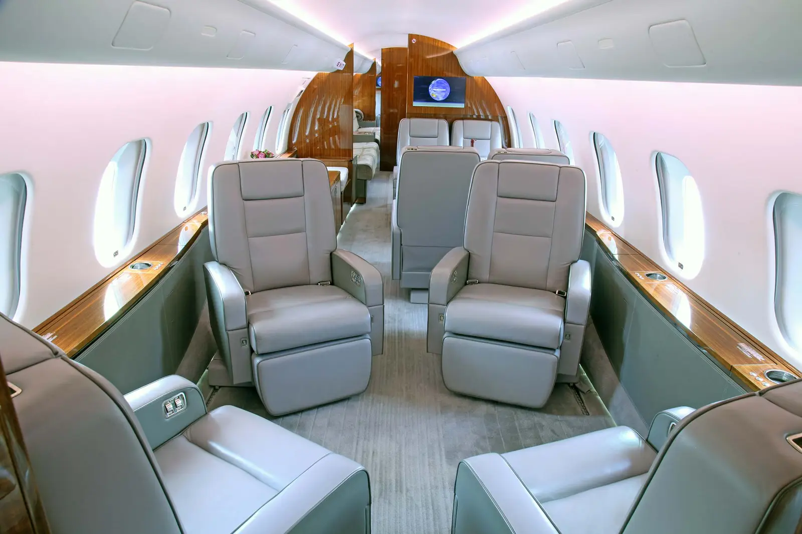 Bombardier Global 5000 N692L operated by Fair Wind Air Charter photo 3