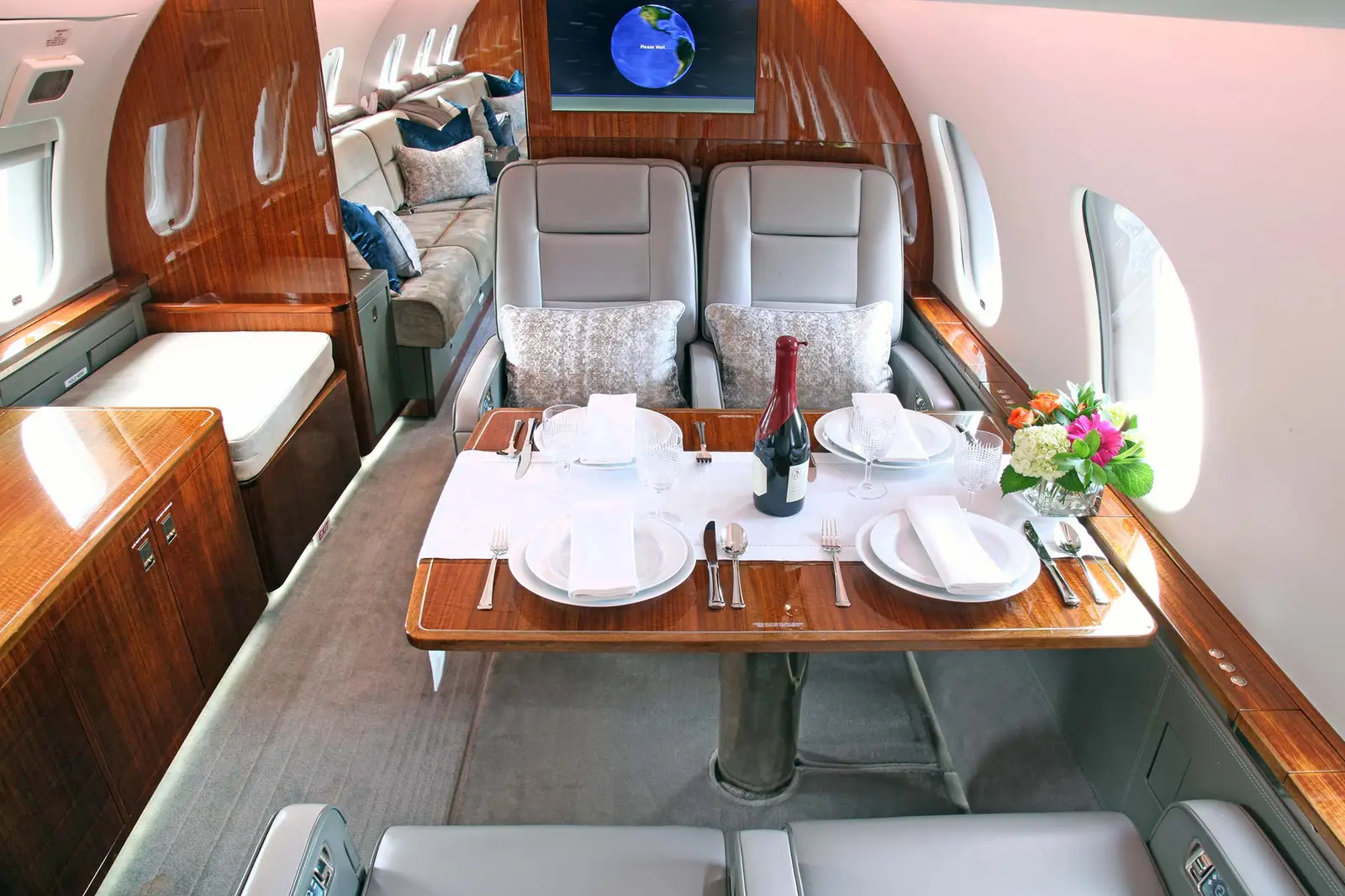 Bombardier Global 5000 N692L operated by Fair Wind Air Charter photo 5