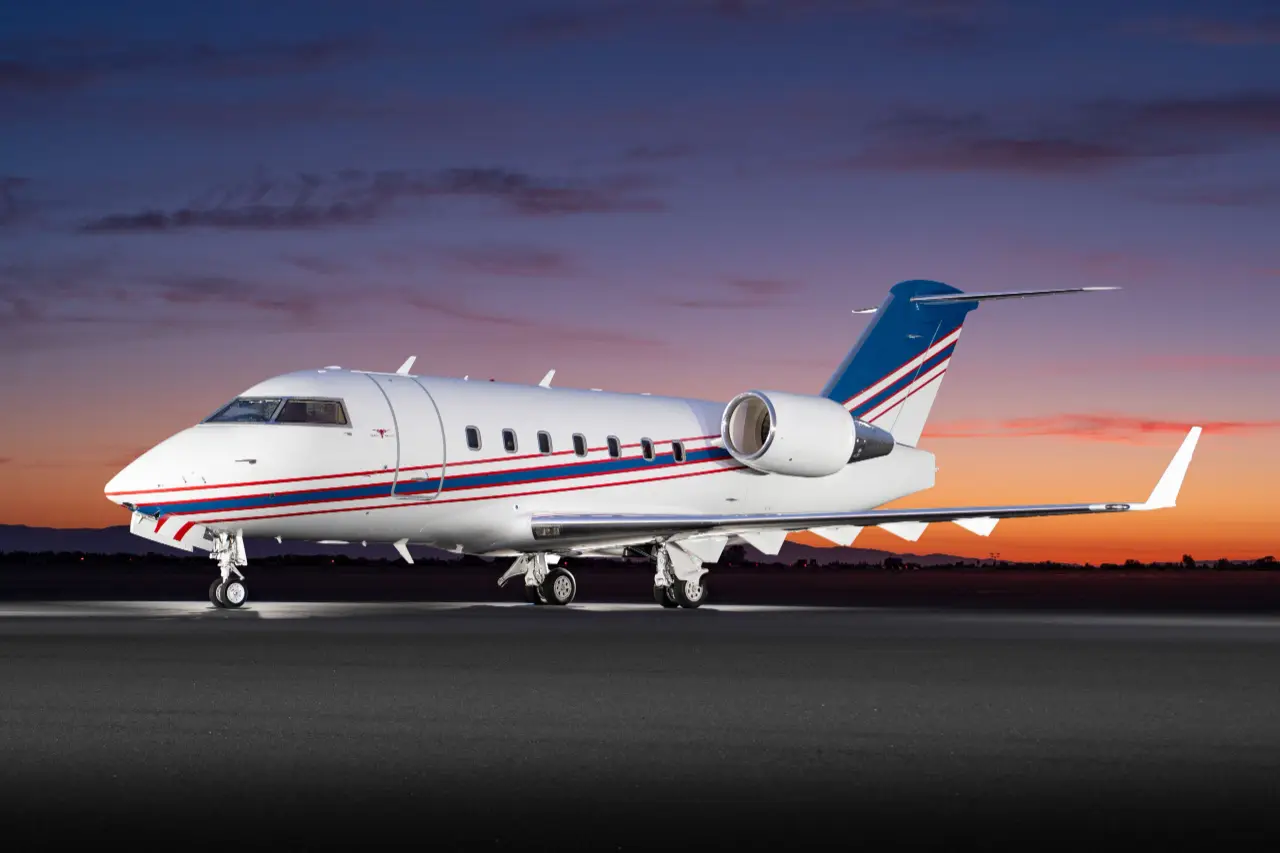 Bombardier Challenger 604 N698RS operated by Pinnacle Air Charter LLC photo 3